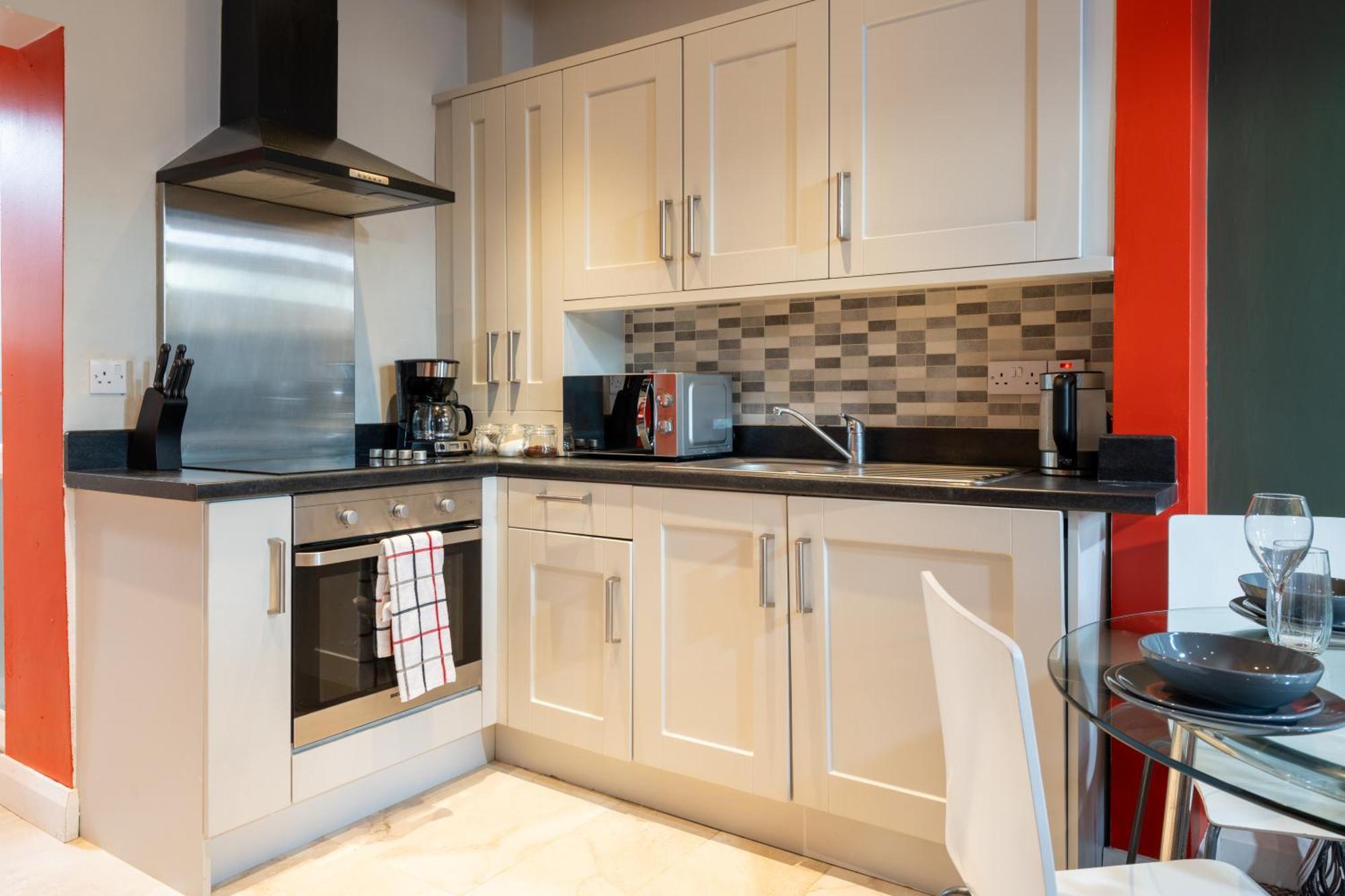 2 Bed Mid-terrace House With Free Parking Belfast