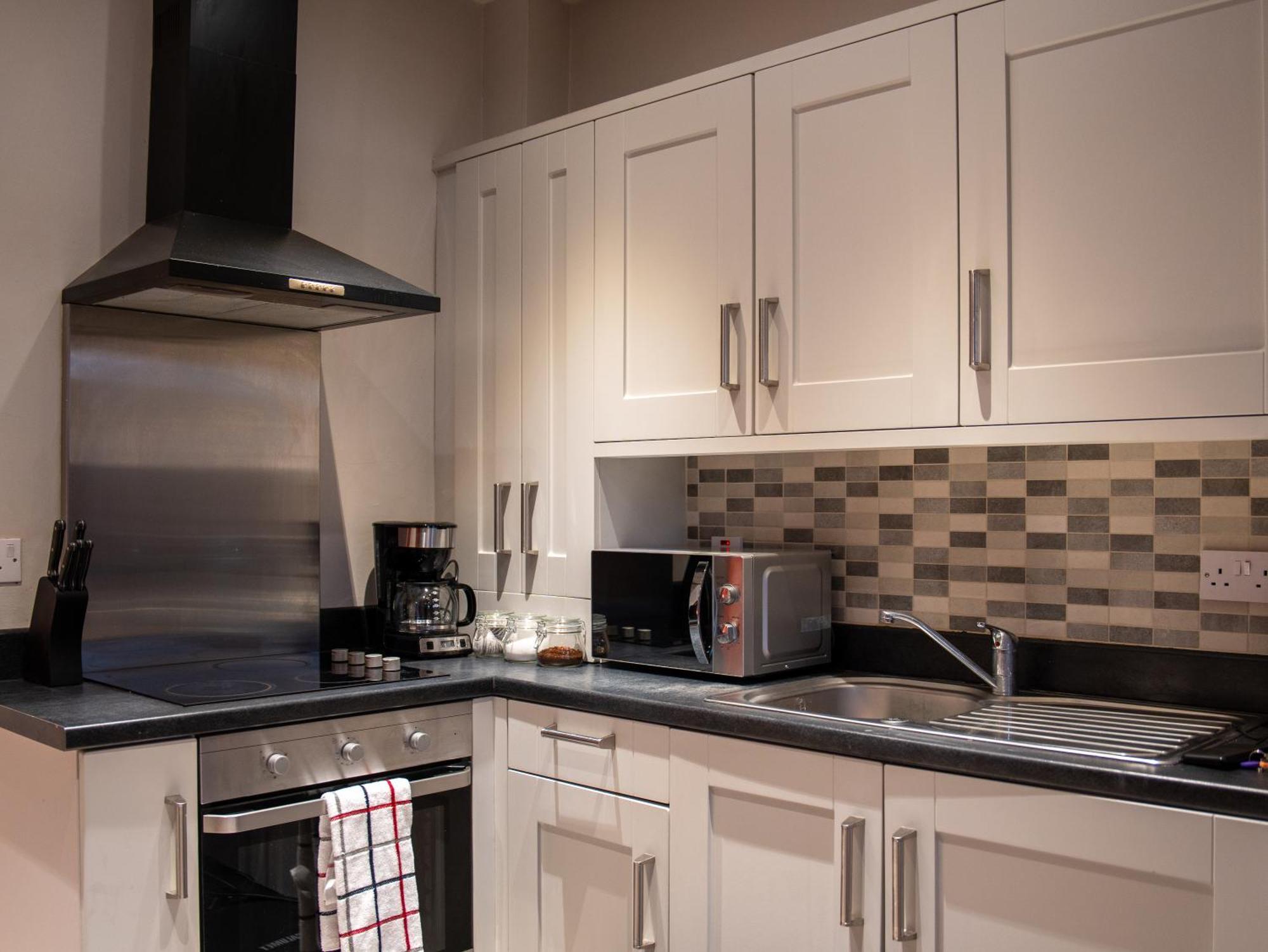 Apartment 2 Bed Mid-terrace House With Free Parking